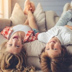 Чем обить мягкую мебель если дома есть дети_1
